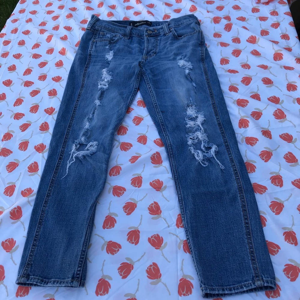 ✧ Hollister Distressed Boyfriend Jeans ✧